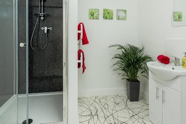 1 bed studio, Queens Terrace, City Centre, Southampton, SO143LR - Image 2